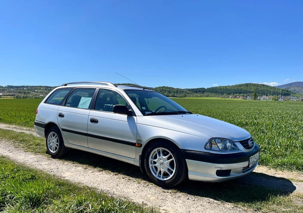 Toyota Avensis cena 7000 przebieg: 252000, rok produkcji 2001 z Bielawa małe 529